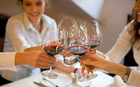 Addio superalcolici, i millennials riscoprono il vino