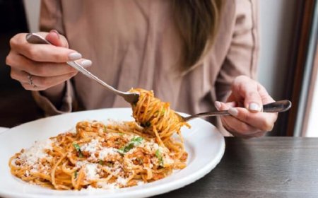 Sfatati alcuni falsi miti sulla pasta: non fa ingrassare e rende felici