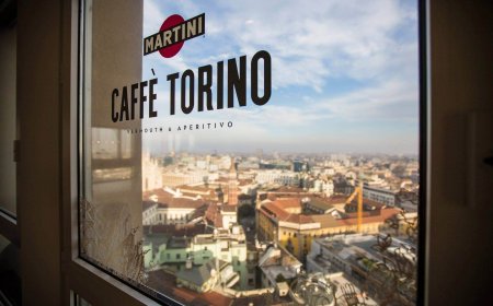 Il giro per l'Italia di Martini con il bar itinerante Caffè Torino