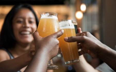 Si beve prima la birra o il vino? L'ordine non conta per evitare la sbornia