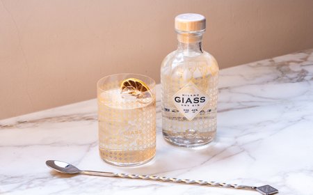 Il gin milanese GIASS arriva a casa grazie a Deliveroo e Kampaay