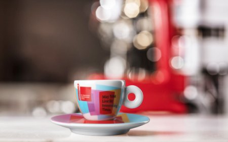 illy festeggia 10 anni insieme a Biennale Arte con Guide Michelin