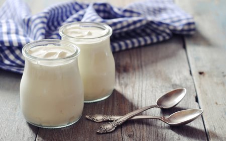 Lo yogurt potrebbe diminuire negli uomini il rischio di tumore all'intestino