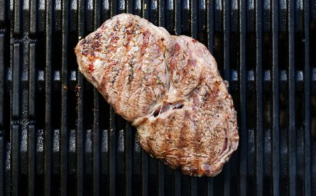 La bistecca torna a tavola: più carne bovina nel carrello degli italiani