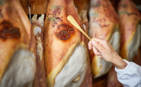 Lo sfilatino da record: 100 metri di pane e oltre 50 kg di San Daniele Dop