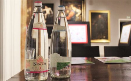 Acqua Minerale Bracca con I Foulard di Accornero per Gucci in mostra a Carrara