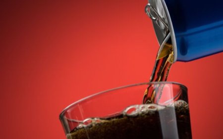 Bere troppe bibite fa davvero male. Parola dell'Agenzia Internazionale per la Ricerca sul Cancro