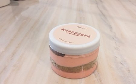 Mascherpa con Swatch per la Campagna Nastro Rosa