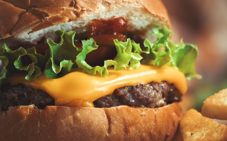 Deliveroo: 4 anni dalla consegna del primo hamburger in Italia a Milano