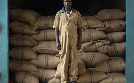 Al Faema Flagship Store Art & Caffeine la mostra fotografica "The Coffe Hunter Exhibition"