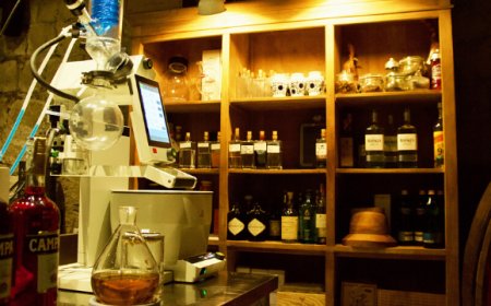 "Fatto in casa" all'Archivio Storico di Napoli: dallo shaker al Rotavapor