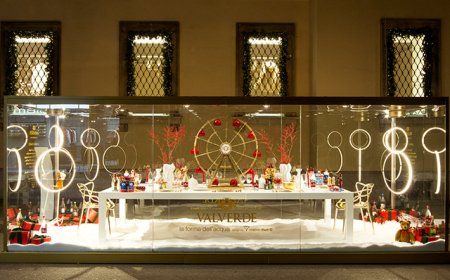 Acqua Valverde: un'installazione a Via Montenapoleone celebra la magia del Natale