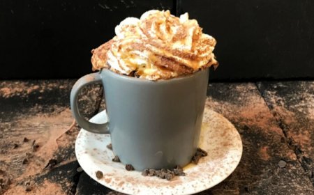 Deliveroo con il Chewbecca Hot Chocolate per l'uscita del nono capitolo di Star Wars