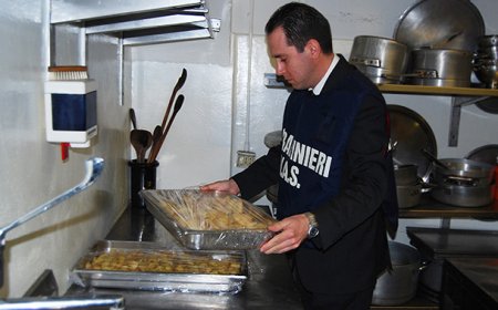 Controlli alle mense scolastiche: i Nas sospendono 21 ditte di catering