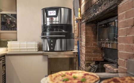 OperaPrima, la prima stendipizza che imita le mani