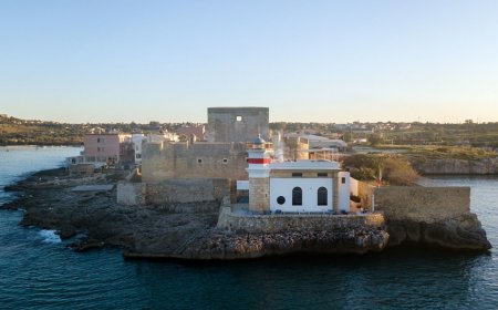 Il faro di Brucoli: meta esclusiva tra storia, natura e turismo