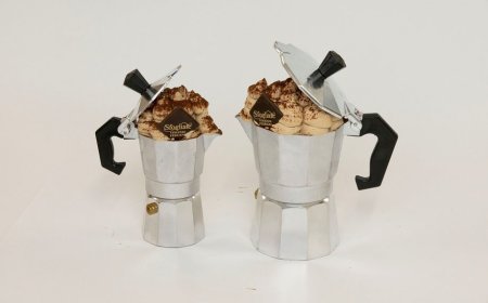 Il Mokamisù è la nuova specialità di Sfogliatelab Tentazioni Partenopee a Napoli