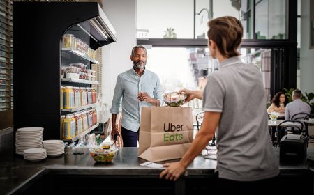 Uber Eats presenta Pickup: il servizio di asporto tramite App