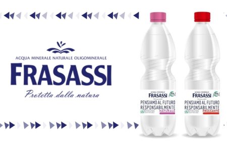 Acqua Frasassi rinnova la sua bottiglia da 50cl: 50% riciclata, 100% riciclabile