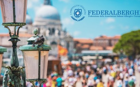 Federalberghi: -19,7% italiani in viaggio per l'estate