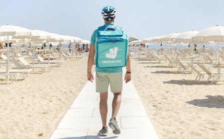 Deliveroo attiva il servizio "sotto l'ombrellone" in più di 30 città