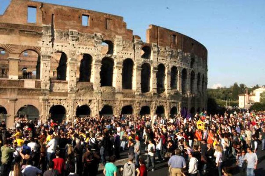 Boom di visitatori a Roma per il 2017: cresce il turismo mordi e fuggi
