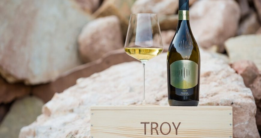 Cantina Tramin presenta Troy, lo Chardonnay di montagna