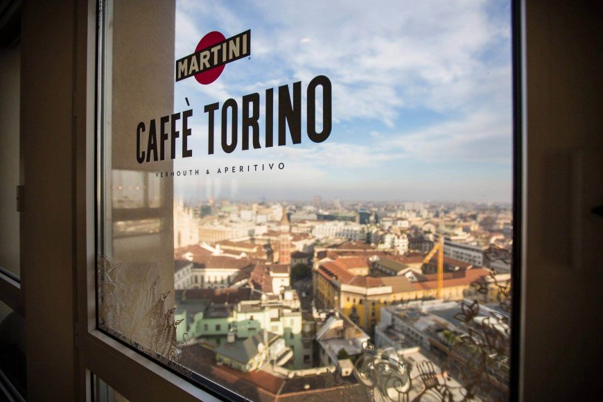 Il giro per l'Italia di Martini con il bar itinerante Caffè Torino