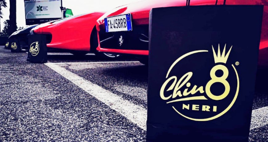 Chin8Neri ha scortato Babbo Natale in Ferrari a Roma