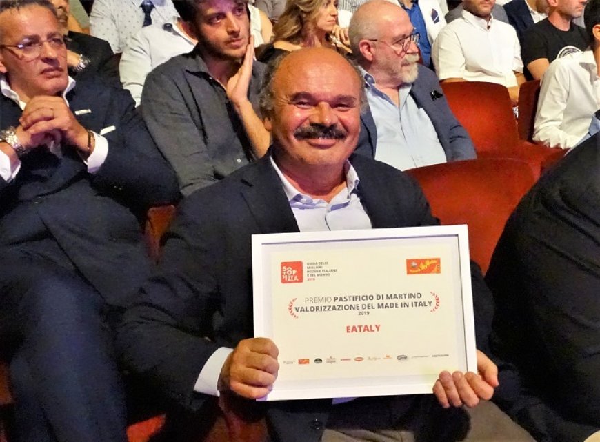 Oscar Farinetti riceve il premio “Valorizzazione del Made in Italy” da 50 Top Pizza
