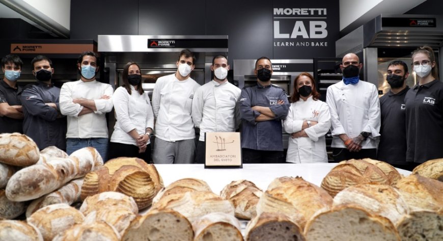 Gli Ambasciatori del Gusto a scuola di pane da Moretti Forni