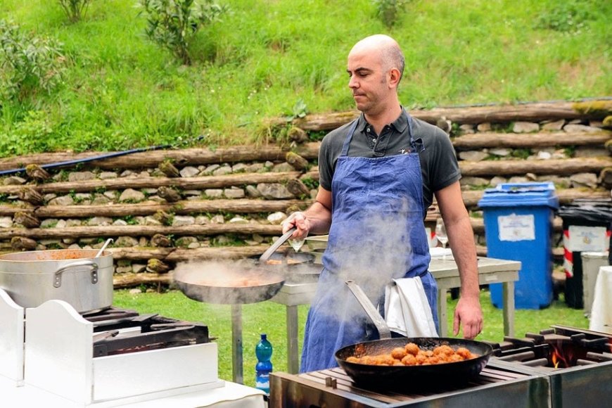 La solidarietà di uno chef: Gaio Giannelli offre pasti ai bisognosi ogni sabato