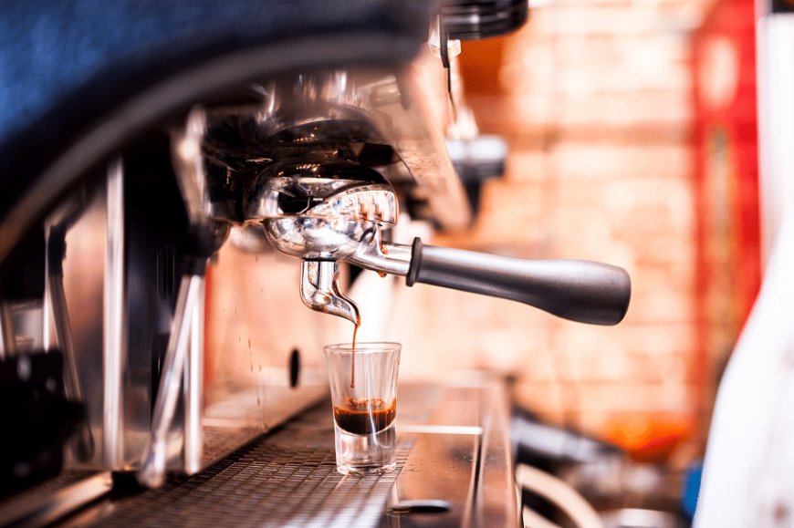 Il rito del caffè al bar è una conquista in tempo di riaperture. I dati del Consorzio