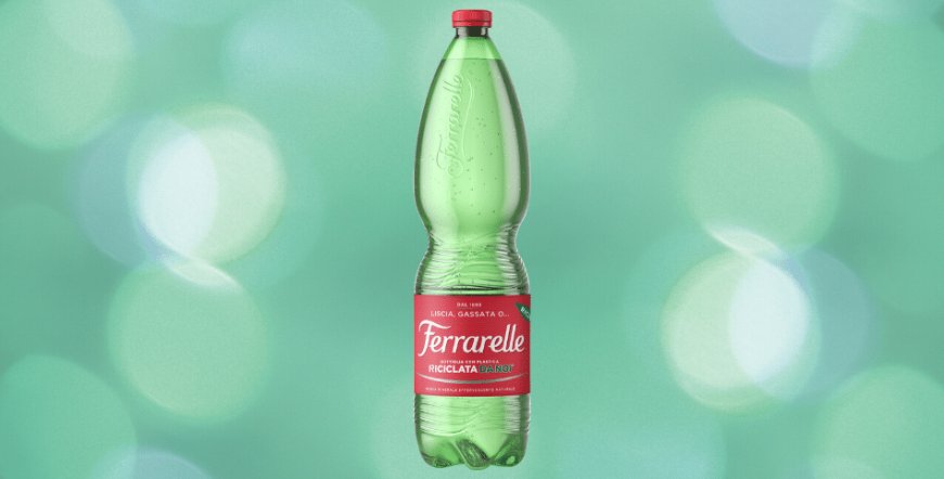 Ferrarelle lancia sul mercato la bottiglia in "plastica riciclata direttamente dall'azienda"