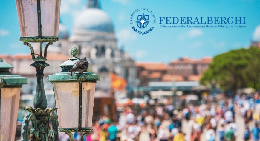 Federalberghi: -19,7% italiani in viaggio per l'estate