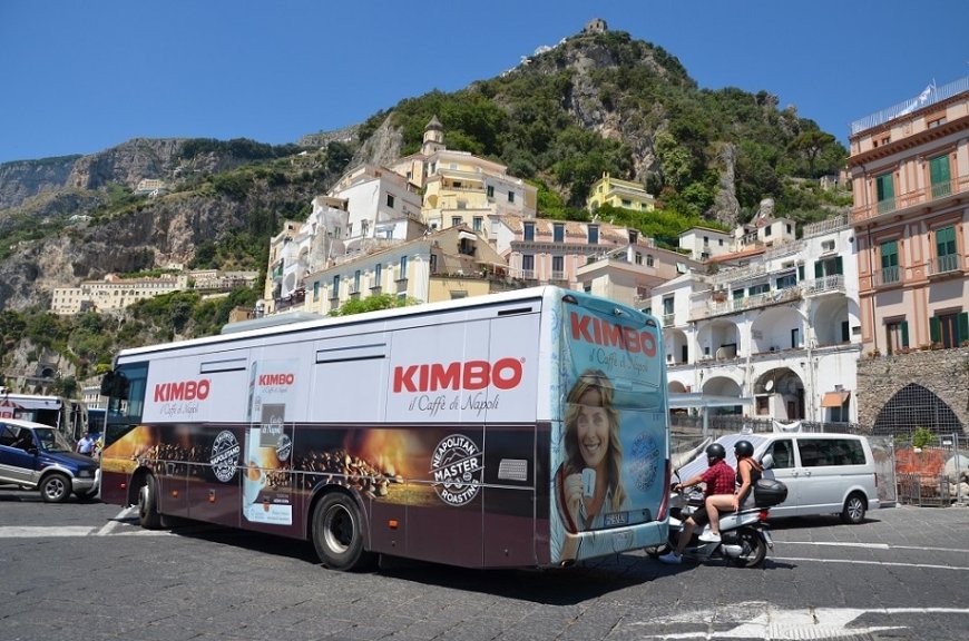 Kimbo "viaggia" nelle località più belle della Campania: da Amalfi a Ischia