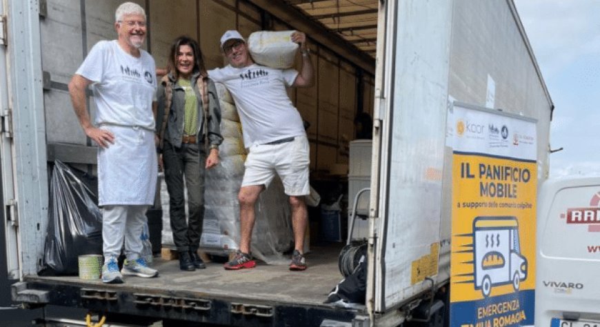 Il Panificio Mobile di Polin distribuisce pane fresco alle popolazioni colpite dall’alluvione