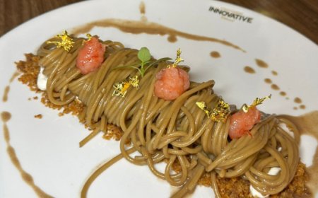 Spaghetto al cioccolato, gamberoni e foglie d'oro: la ricetta di Innovative da milioni di visualizzazioni