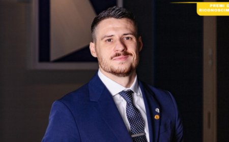 Isacco Giuliani è il Miglior Sommelier per Le Guide Ristoranti 2024 di Identità Golose