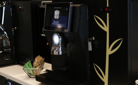 Rhea celebra l'apertura della Lounge Leonardo a Linate con un cappuccino gourmet al panettone