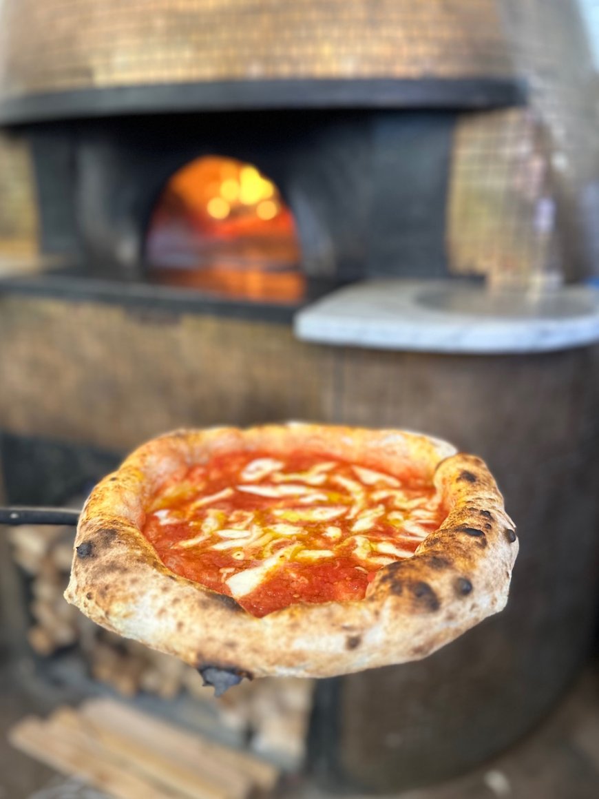 La pizzeria Acunzo 1964 festeggia 60 anni con la NapolePala