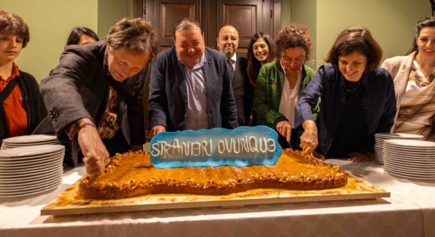 Fiasconaro firma la scenografica Torta Delizia per la Mostra “Stranieri Ovunque"