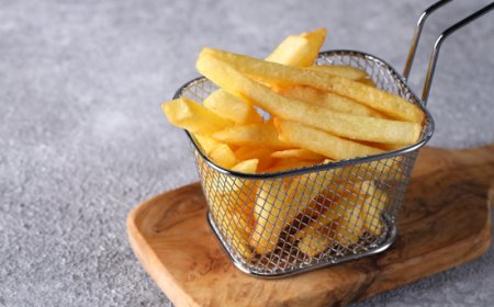 Giornata mondiale delle patatine fritte.  C'è chi le ama e chi ci spiega perché non dovremmo mangiarle