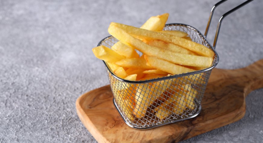 Giornata mondiale delle patatine fritte.  C'è chi le ama e chi ci spiega perché non dovremmo mangiarle