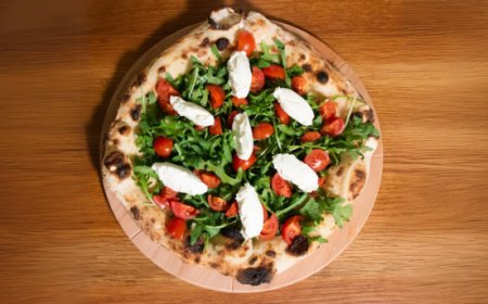 Una ''pizza tricolore'' che piace ai turisti stranieri: la ricetta di Chef Giuseppe Pinto