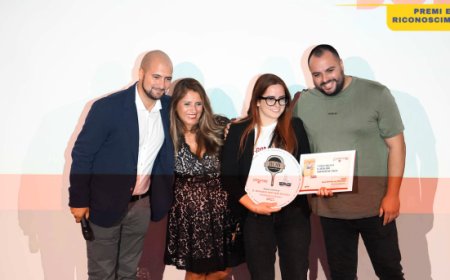 Casolaro Hotellerie consegna il premio ''Miglior Servizio di Sala'' per la ''Guida Pizzerie d’Italia 2025'' Gambero Rosso