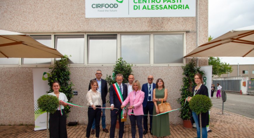 Menù bio e sostenibilità: il Comune di Alessandria e CIRFOOD inaugurano il nuovo centro pasti