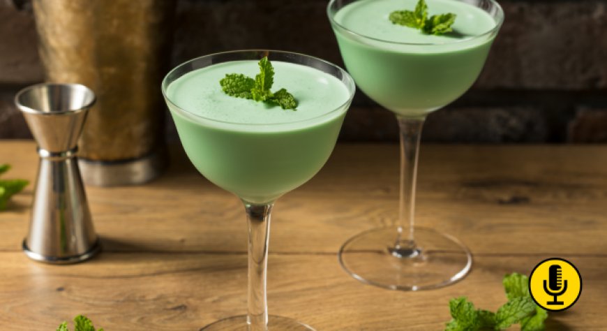 Alla scoperta del Grasshopper, il drink classico più verde del mondo, tra storia, varianti e curiosità