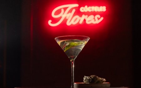 Flores Cócteles. Una serata Ostriche e Martini per inaugurare la stagione degli eventi