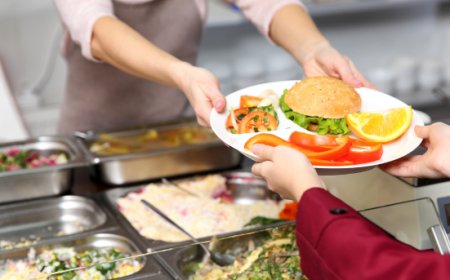 Irregolare 1 mensa su 4. I controlli dei NAS su 700 mense scolastiche in tutta Italia